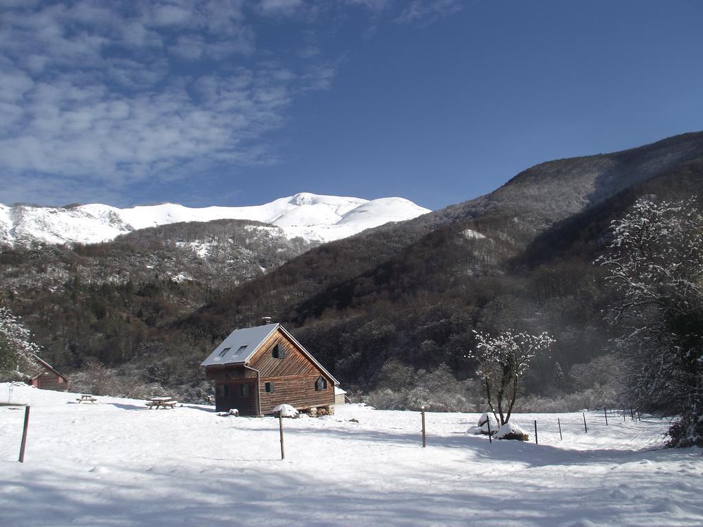 Les Chalets De La Foret D'Issaux Osse-en-Aspe المظهر الخارجي الصورة